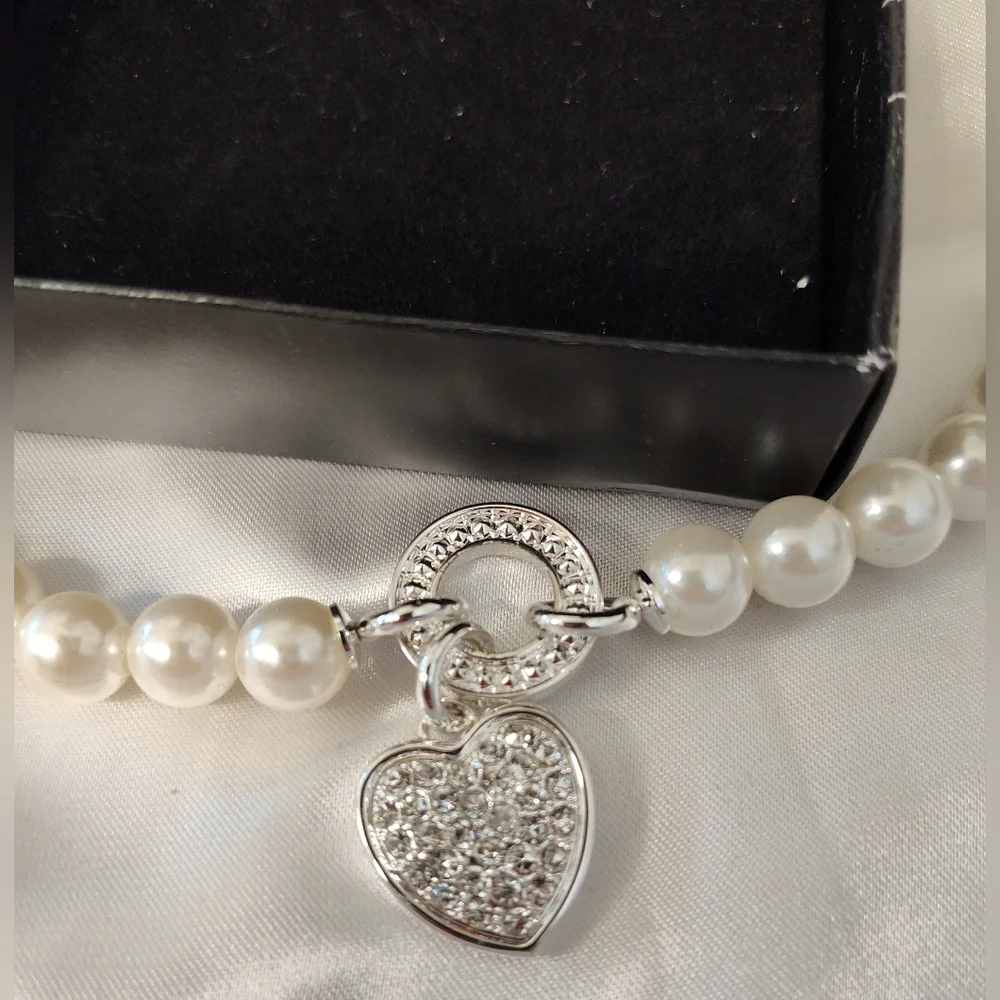Avon Silver Tone And Rhinestones, Heart and Pearl Necklace - Picture 6 of 7